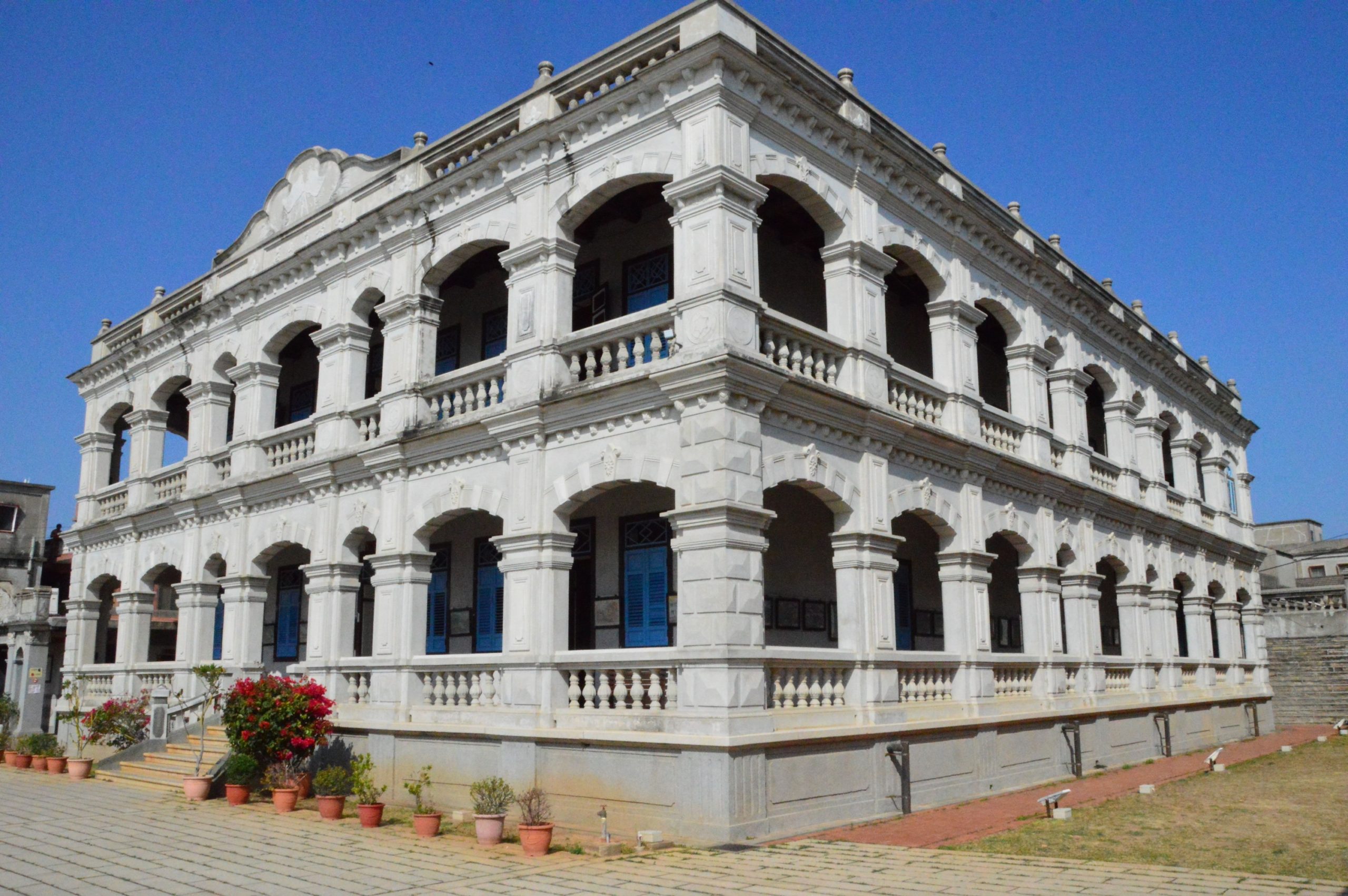 五腳基 wǔ jiǎo jī